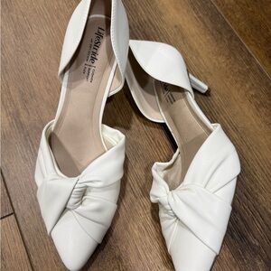 Life Stride Cream Knot-Front Pointed-Toe Mules. 
Size 8.5